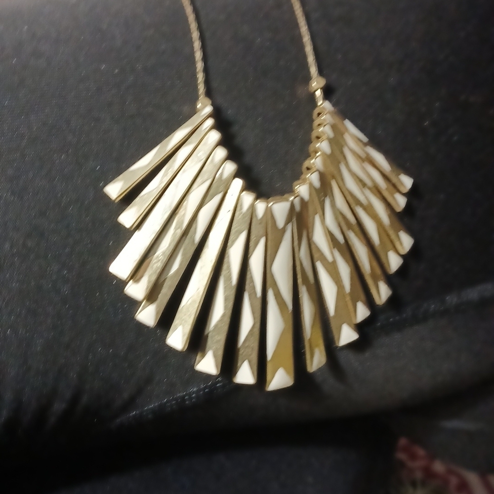 Lucky Brand White/ Gold enamel Paddle necklace